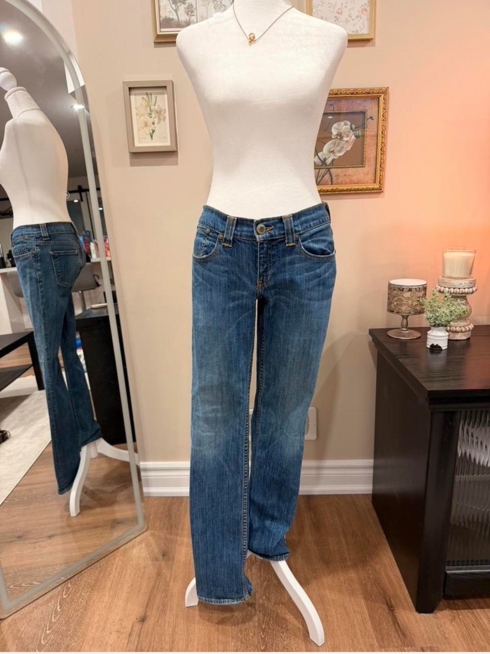 Vintage Banana Republic low rise straight leg jeans 🤍